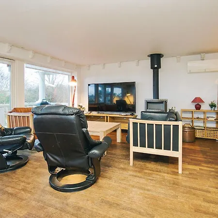 12 Person In Sjaellands Odde-by Traum *