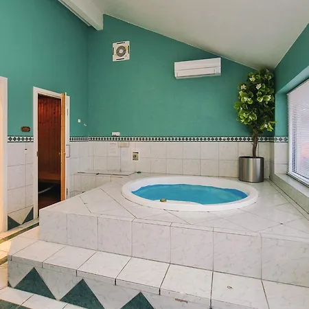 12 Person In Sjaellands Odde-by Traum Yderby